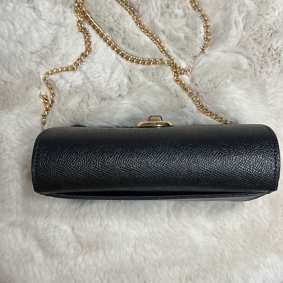 Coach black leather cross body bag with heavy gold chain - Picture 7 of 12